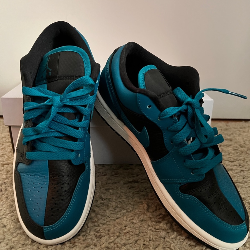 Nike women’s Air Jordan 1 Loe SE size 6.5 black and spruce